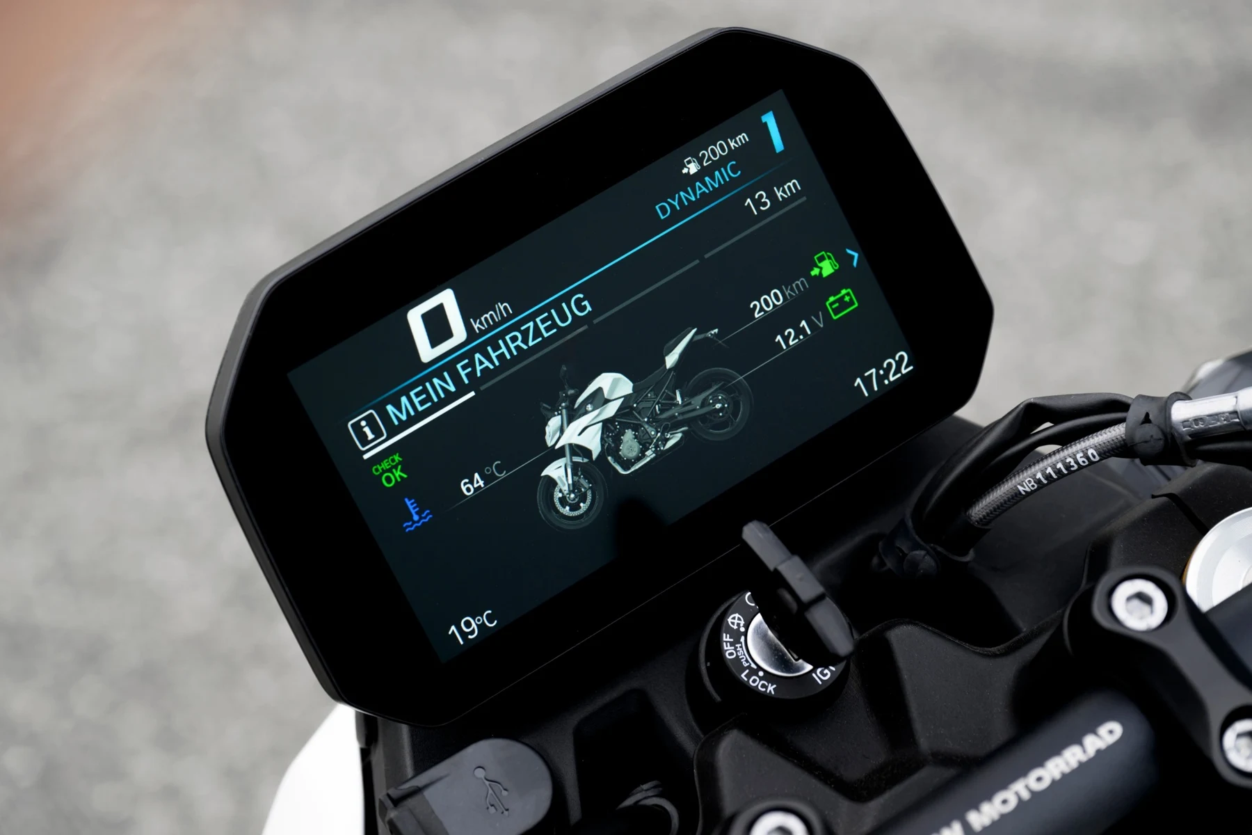 F 450 R:n 6,5-tuumainen TFT-näyttö. Kuva: BMW Motorrad.