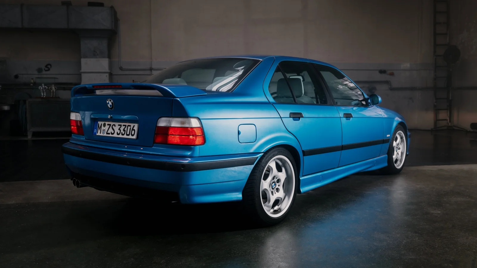 Neliovinen E36 M3. Toisessa sukupolvessa M3:n sai ensimmäistä kertaa myös sedanina.