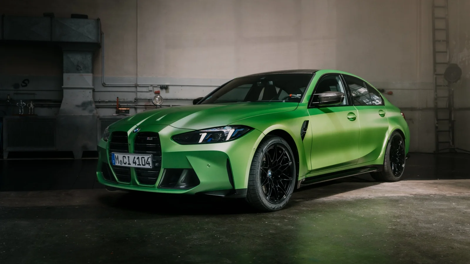 G80-sukupolven BMW M3 Sedan. Kuudennen sukupolven aikana malliperhe laajeni myös Touring-farmariin.