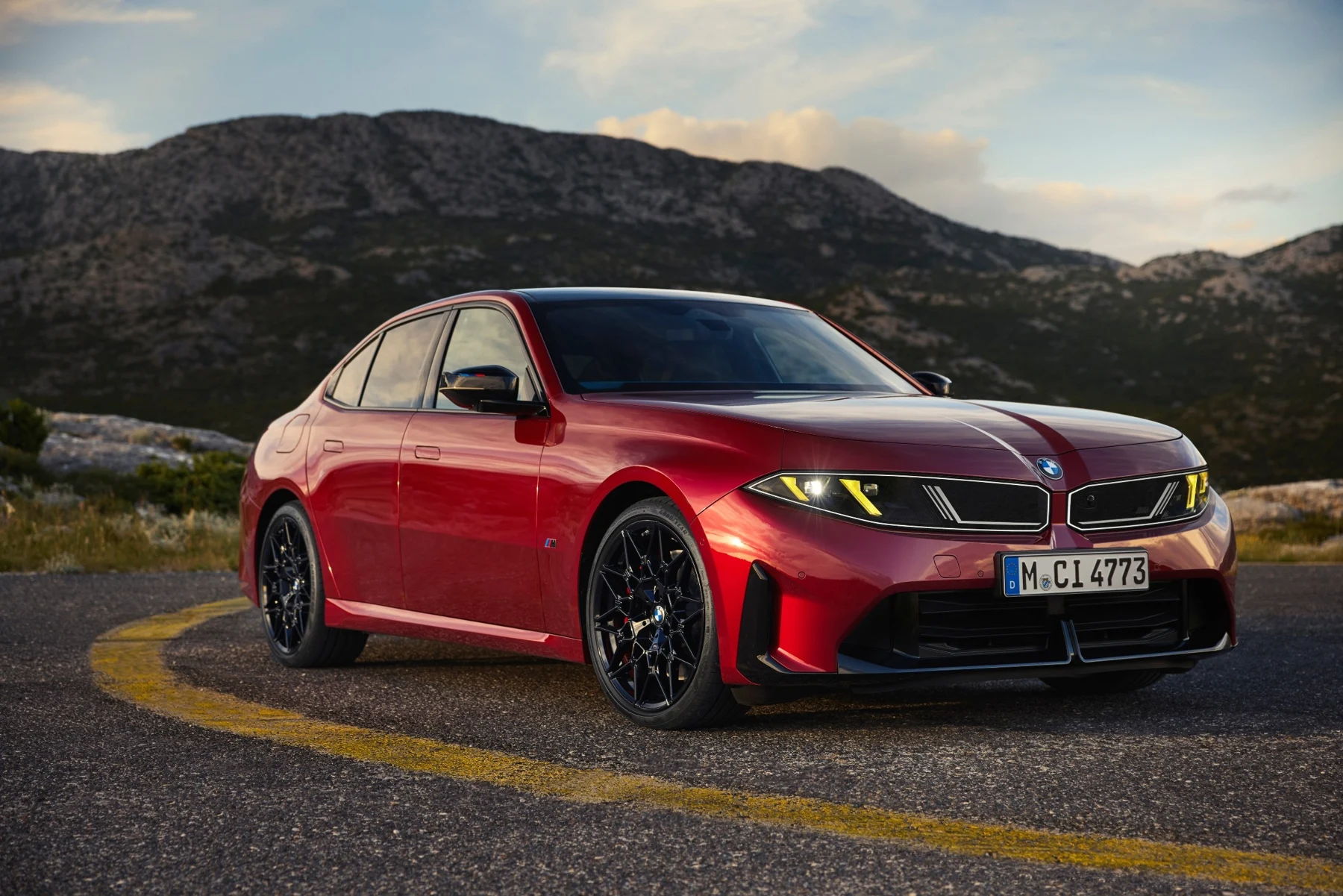 BMW M350 xDrive etuviistosta. Kuva: BMW Group.