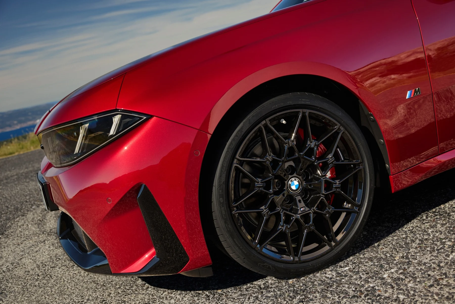 M350 xDriven etuvanne ja korin yksityiskohtia. Kuva: BMW Group.