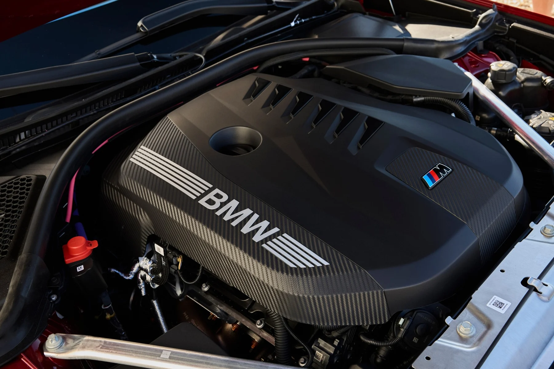 M350 xDriven 3,0-litrainen rivikuutonen konepellin alla. Kuva: BMW Group.