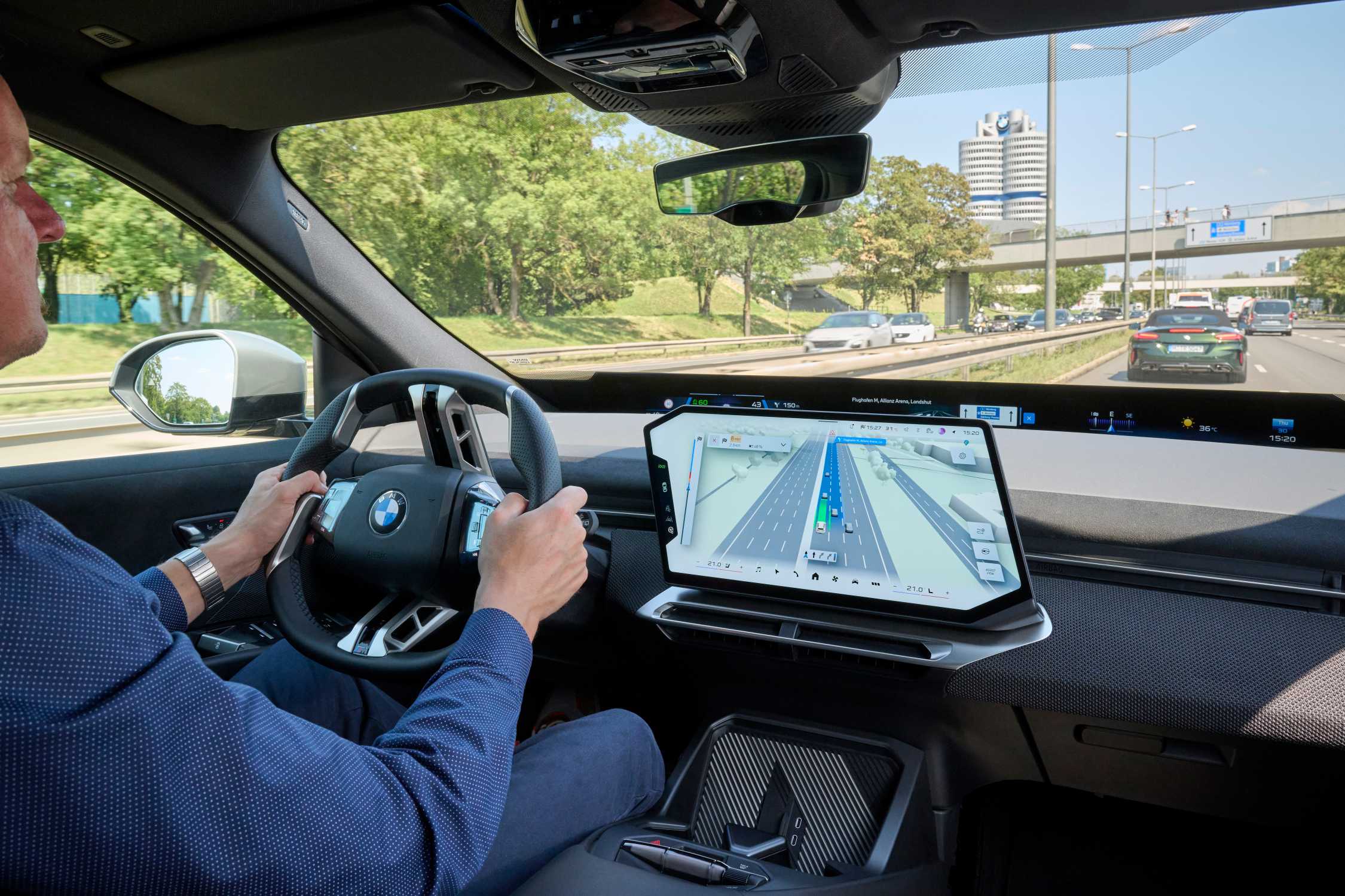 BMW Maps yhdistää reittiopastuksen ja ajoavustimien tietoja samaan näkymään.