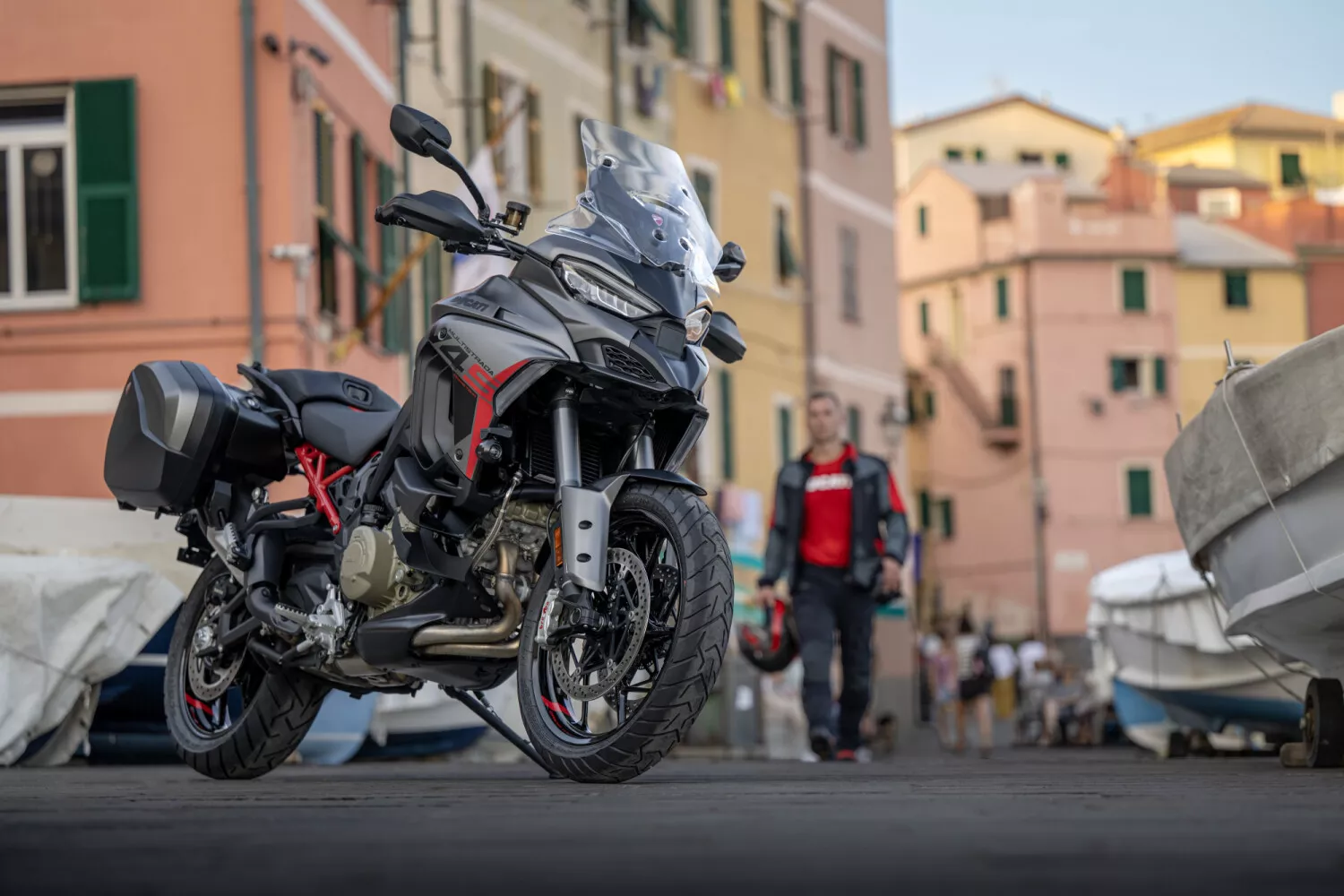 Ducati Multistrada V4 S Grand Tour edestä. Kuva: Ducati.