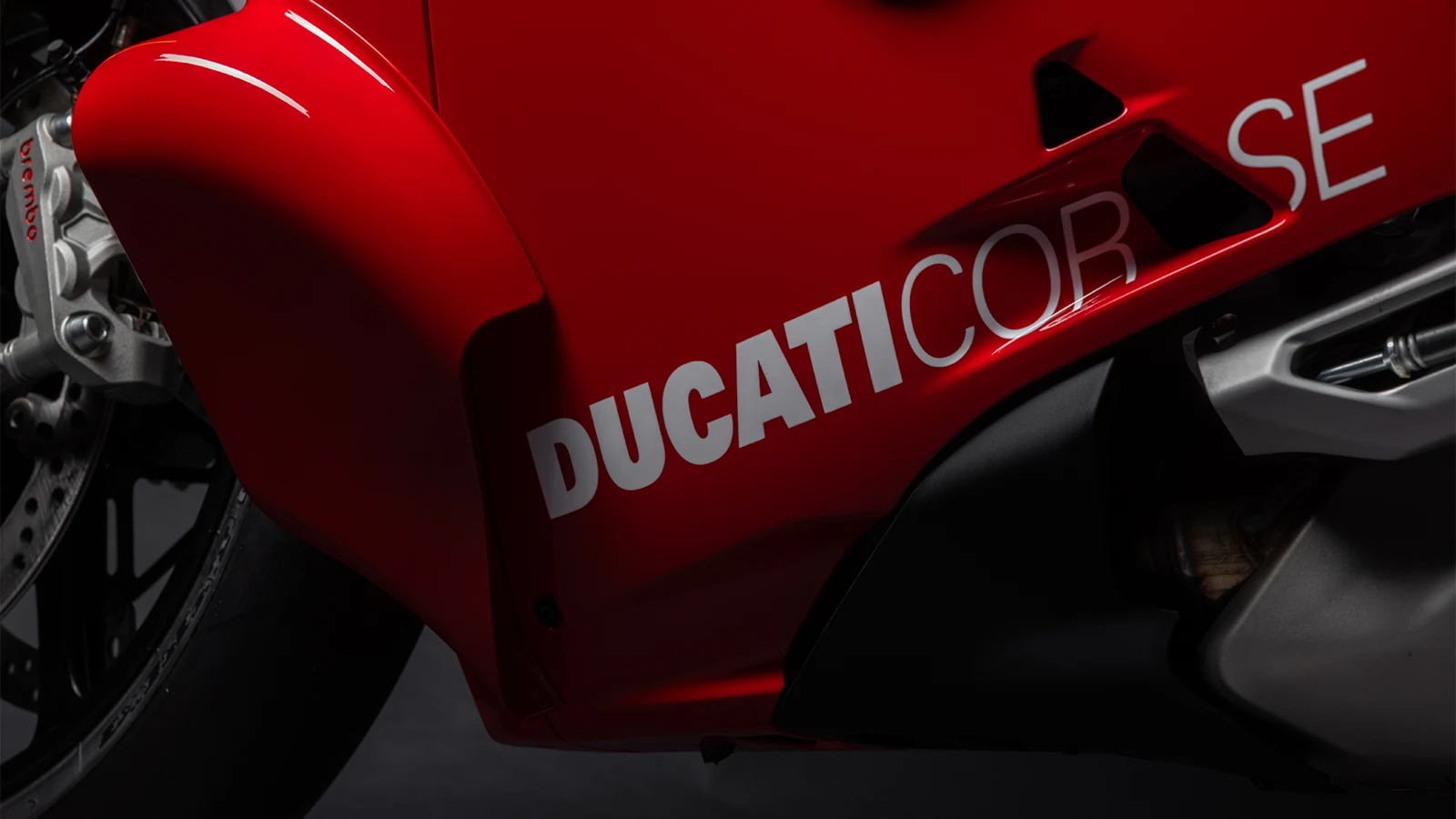 Katuversion Corner Sidepod -yksityiskohta katteen alaosassa. Ratkaisu on suunniteltu toimimaan suurilla kallistuskulmilla. Kuva: Ducati.