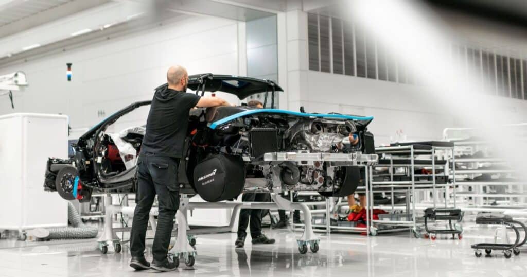 McLarenin nykyinen kokoonpanolinja Wokingissa.