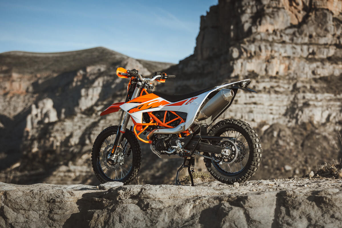 Vuoden 2026 KTM 690 Enduro R: 73 Nm ja 79 hevosvoimaa. Vääntöluku on vain yksi osa moottorin suorituskykyä. Kuva: KTM.